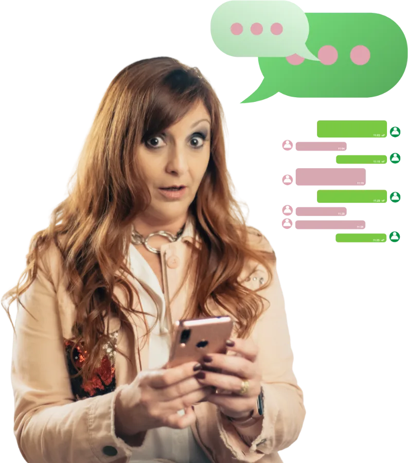 Anabel Rodríguez mirando el móvil con la avalancha de mensajes de WhatsApp de su negocio